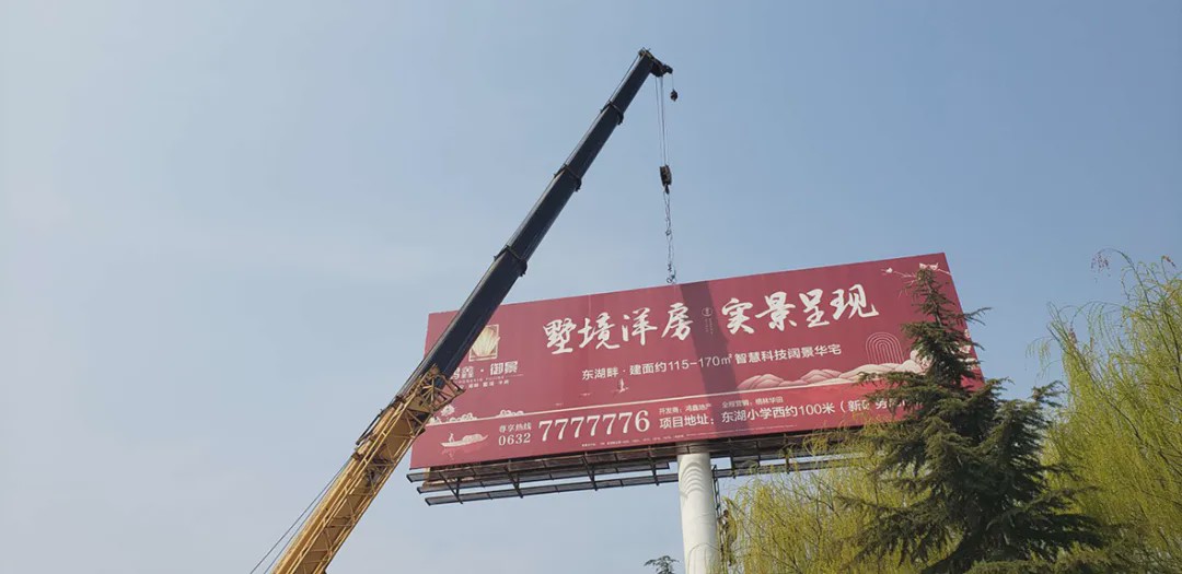 咸陽福銀高速單立柱廣告塔制作公司——專業(yè)廣告制作服務(wù)